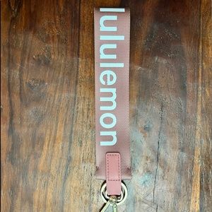 Lululemon never lost keychain. Used only briefly. Clean. No damage.